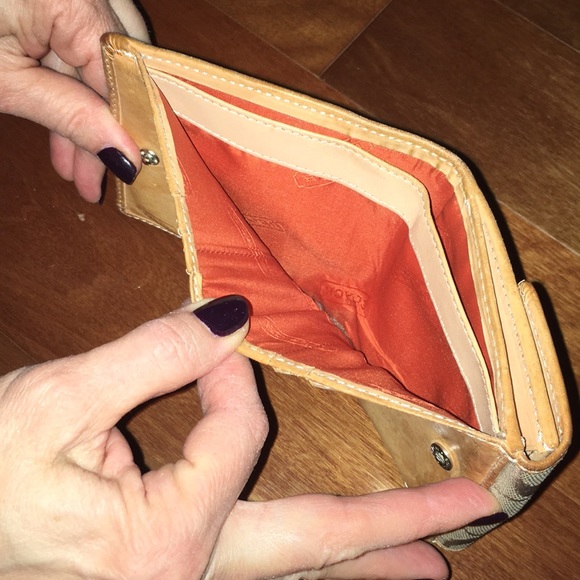 Authentic Coach Shoulder Bag & Matching Wallet - Picture 7 of 9